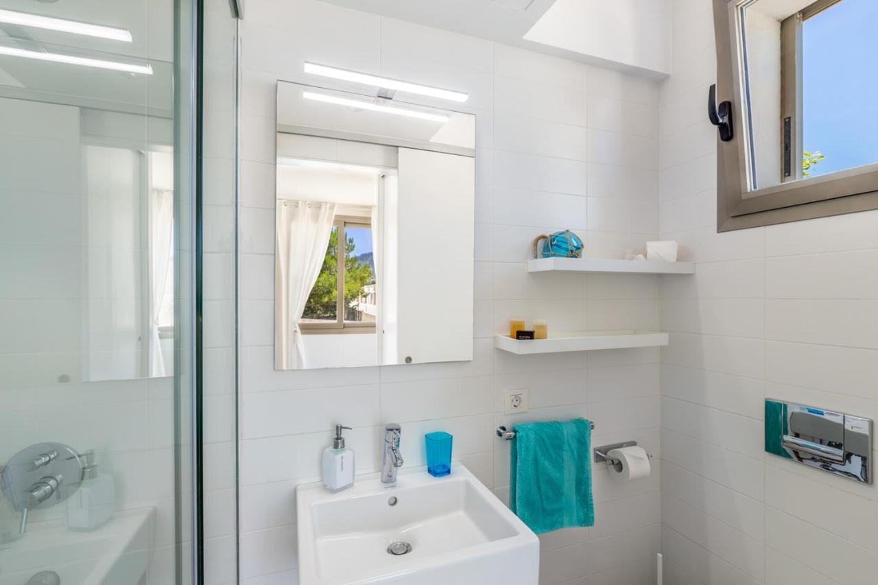 Modern House With Panoramic Sea View In Mallorca Hébergement de vacances Son Serra de Marina