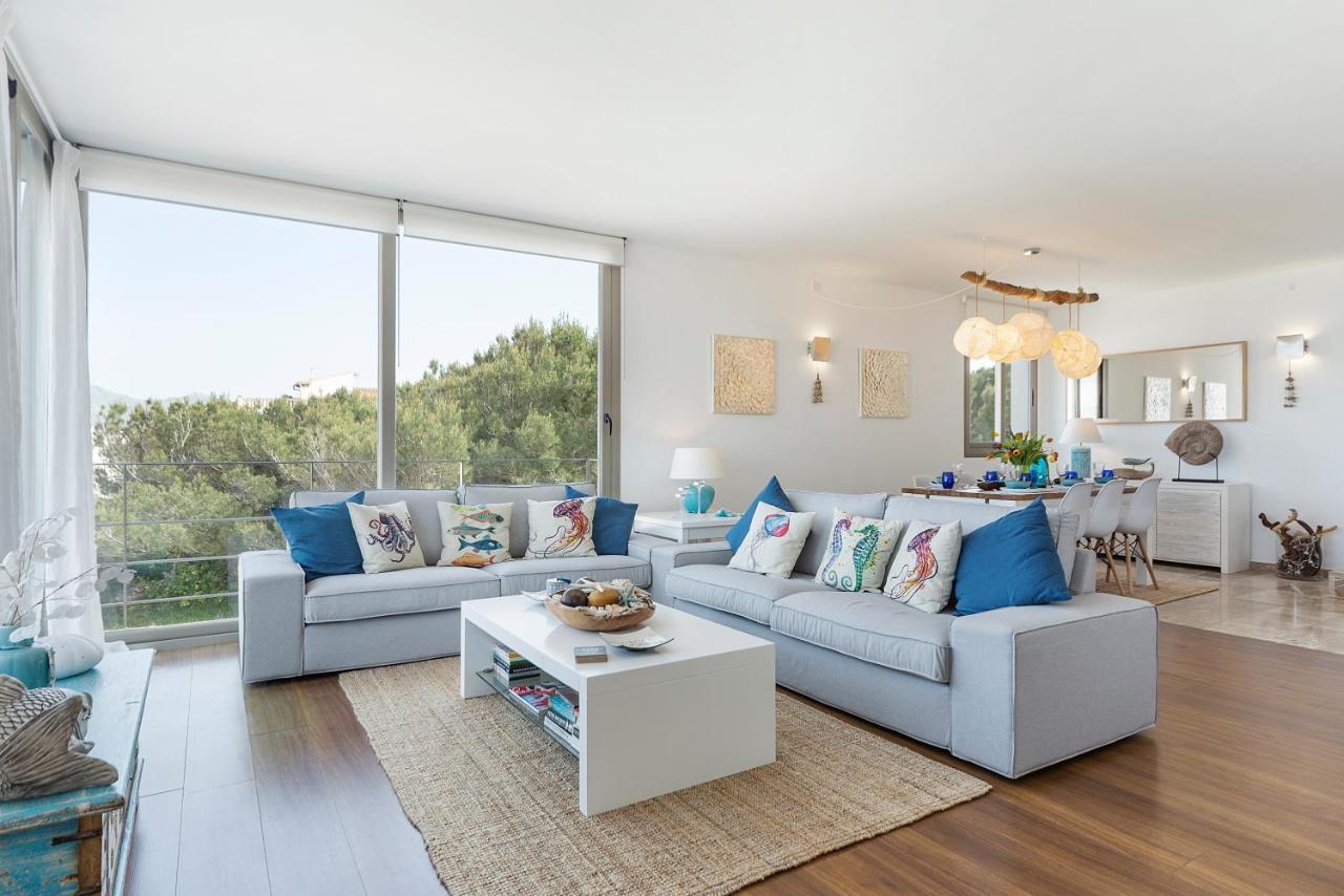 Modern House With Panoramic Sea View In Mallorca Vakantiehuis Son Serra de Marina